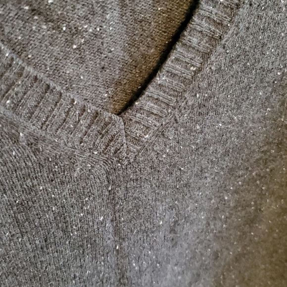 Dk. Heather Gray V-neck Wool Blend Sweater - XL - Picture 2 of 3
